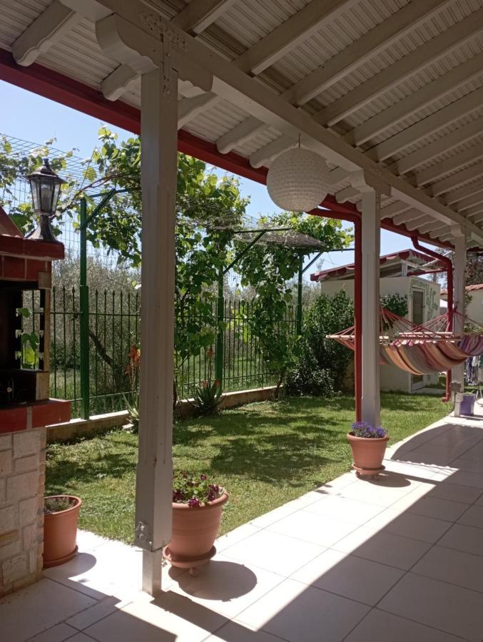 Райский Уголок Nea Moudania Exterior foto